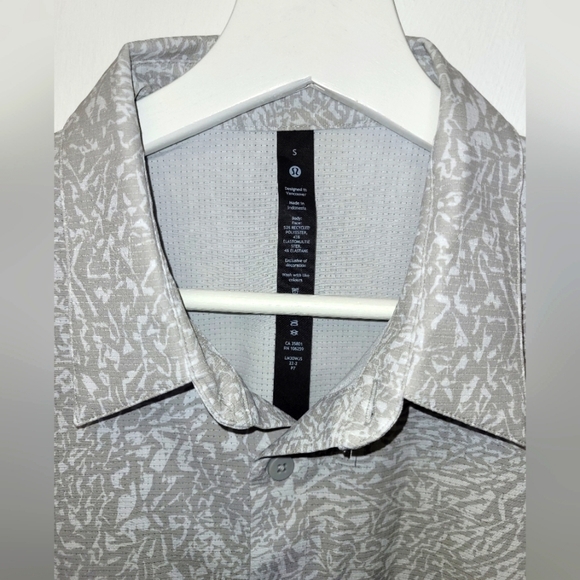 Lululemon Airing Easy Short Sleeve Shirt Grey and White Size S. - Picture 7 of 15